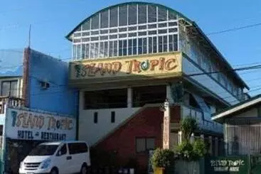 Island Tropic Hotel And Restaurant