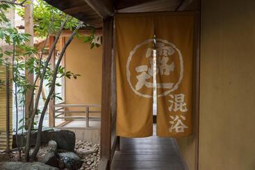 בית מלון כפרי Awara Grand