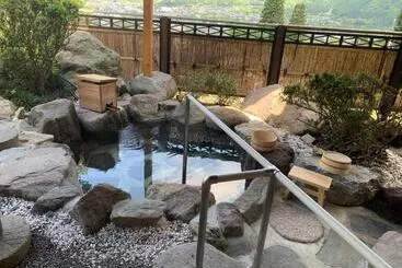 Ryokan Yufuin Sanso Waremokou