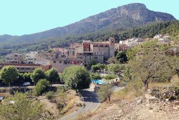 هتل Aire De Colldejou