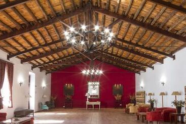 فندق Bodega El Moral