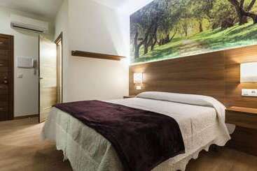 هتل Hostal Arriola