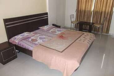 酒店 Trimurti Pride