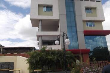 فندق Trimurti Pride