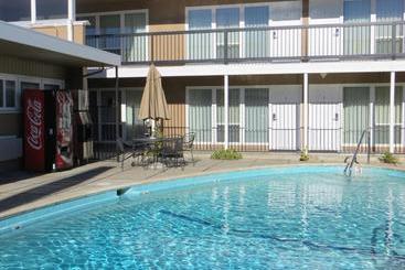 Coronet Motel