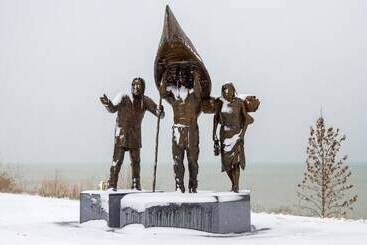 בית מלון כפרי Village Inn On The Lake