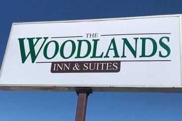 Motell Woodland Inn & Suites