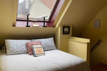 Ray's Bucktown Bed And Breakfast