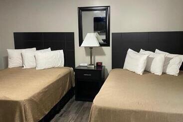 The New Lantern Motel