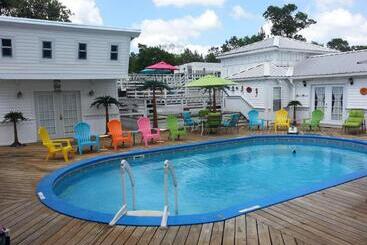 Bed & Breakfast Book Nook Inn