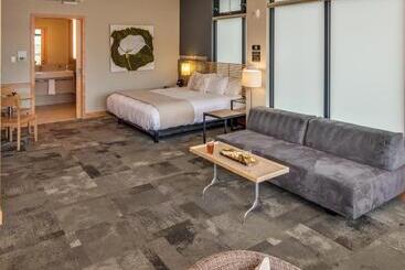 Hotel Island Inn At 123 West