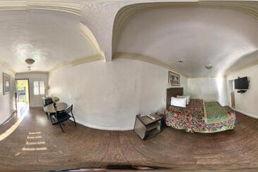 Мотель Apache Inn