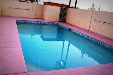 فندق على الطريق Budget Inn Parker