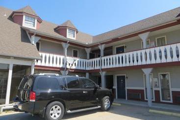 فندق على الطريق Executive Inn Wichita