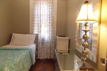 Bed and Breakfast Serenity At Home Guest House