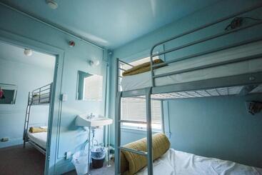 American Hotel Hostel