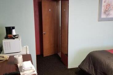 בית מלון כפרי Valley Inn Lebanon Oregon