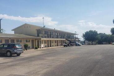 فندق على الطريق Gold Key Inn