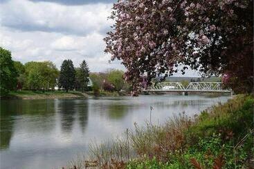 Victorian Loft Bed And Breakfast