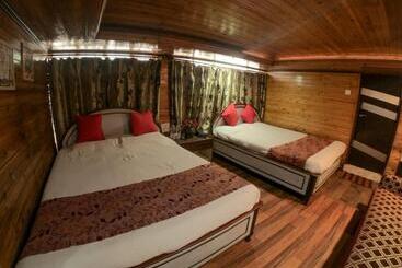 Hotel Broadway Mall Road Darjeeling Family Joy Vacations & Best Location