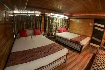 Szálloda Broadway Mall Road Darjeeling Family Joy Vacations & Best Location