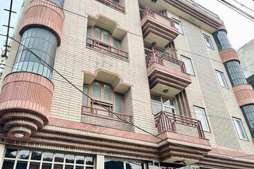 P Palace ! Varanasi Fully Air Conditioned Hotel Lift And Parking Availability, Near Kashi Vishwanath