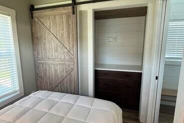 קוטג'' Circle T Mini Farms