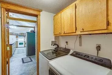 Mökkimajoitus Historic Clark Cabin W/ Deck & Fishing Pond Access