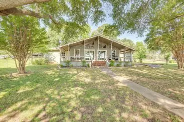Mökkimajoitus Private Dock & Fire Pit: Cedar Creek Reservoir Gem