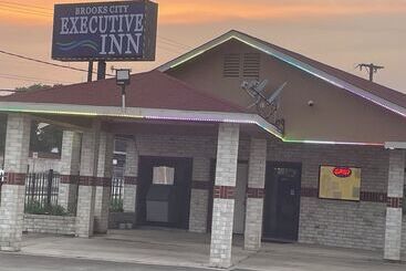 مُتل Brooks City Executive Inn