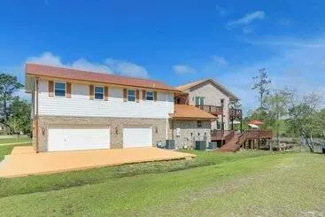 コテージ Newport Home W/ Private Balconies & Creek Access!