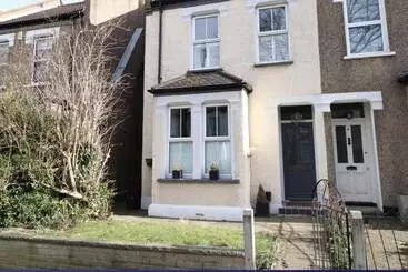 Residenssi Inviting 3 Bed House In Beckenham