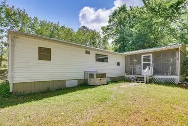 Mökkimajoitus Single Story Cabin On Hyco Lake: Swim & Unwind!