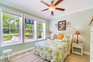 بيت ريفى Waterfront Wolf Bay Home W/ Private Boathouse!