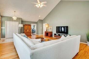 별장 Lakefront Troutman House W/ Spectacular Sunsets!