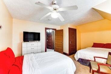 Kır Evi Centrally Located Beaver Falls Home W/ Fire Pit!