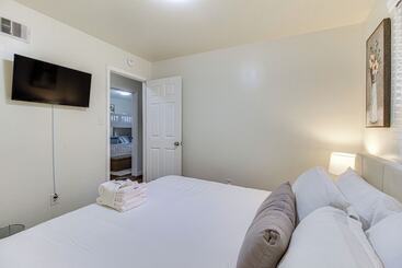 Сельский дом Garden City Home W/ Screened Porch: Near Savannah!