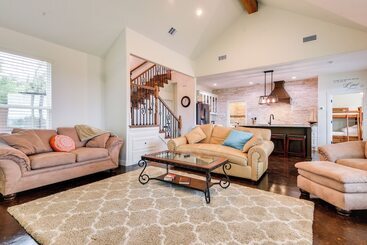 茅舍 Granbury Home: Across The Street From Boat Ramp!