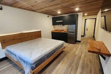 هتل Waterfront On Glacier