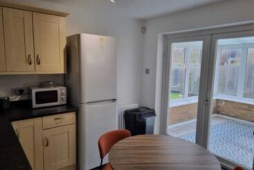 דירת נופש Captivating 3 Bed House In Strood, Rochester Kent