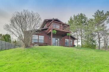 Hus på landet Riverfront Cheboygan Home W/ Dock ~ 4 Mi To Town!