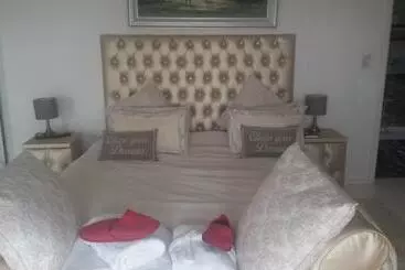 Mhlangeni Lodge B&b   Adults Only