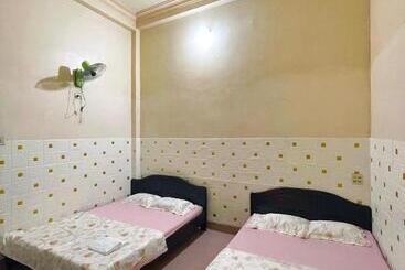 Bed & Breakfast Nhà Nghỉ Minh Nguyệt