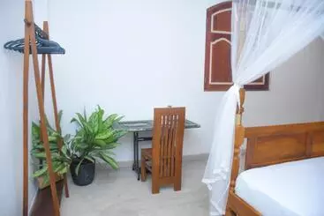 Hotel Oshans Home   Guest House   Polhena