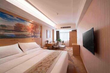 Vienna Hotel Jiangxi Shangrao Yiyang Railway Station Fangzhimin Avenue