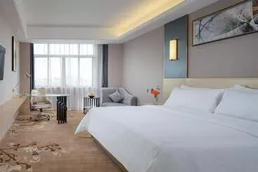 Vienna Hotel Guangdong Zhongshan Xiaolan High Speed Railway Station