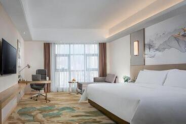 Vienna Hotel Shaanxi Hanzhong Central Square High Speed Railway Station