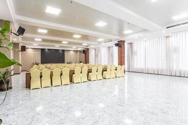 Borrman Hotel Beihai Avenue High Speed Railway Station