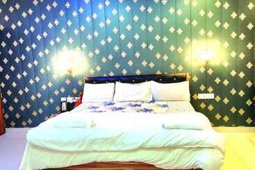 Hotel Goroomgo Maujis Villa Guest House Prayagraj Near Sangam Railway Station   Luxury Room Quality   Exce