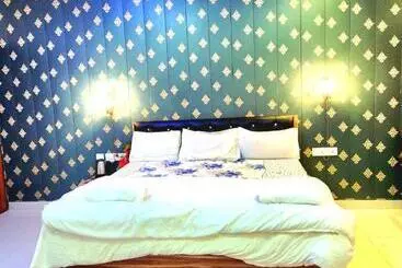 Otel Goroomgo Maujis Villa Guest House Prayagraj Near Sangam Railway Station Luxury Room Quality Exce